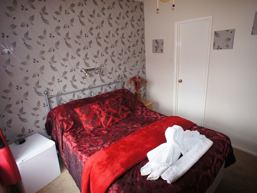 The Eastleigh Hotel Скегнес Екстериор снимка